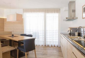 10-hotel-saleghes-wolkenstein-wellnessbereich-rezeption-eingang-peintner