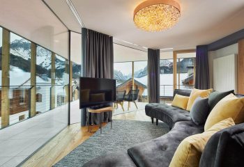 Die Fotos dürfen ausschließlich für PR- und Marketingmaßnahmen des Hotels Excelsior, St,. Vigil Enneberg, Südtirol, Italien verwendet werden. 
Jegliche Nutzung Dritter (durch Verkauf oder Weitergabe) ist mit dem Bildautor, Michael Huber | www.huber-fotografie.at, gesondert zu vereinbaren.


Copyright aller Aufnahmen:

Michael Huber

5730 Mittersill. Hallenbadstraße 4

www.huber-fotografie.at

0664 / 250 86 32