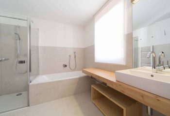 13-hotel-saleghes-wolkenstein-wellnessbereich-rezeption-eingang-peintner