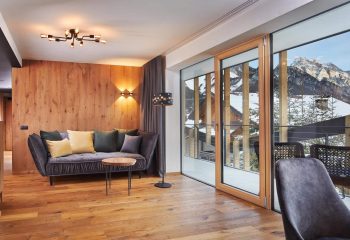 Die Fotos dürfen ausschließlich für PR- und Marketingmaßnahmen des Hotels Excelsior, St,. Vigil Enneberg, Südtirol, Italien verwendet werden. 
Jegliche Nutzung Dritter (durch Verkauf oder Weitergabe) ist mit dem Bildautor, Michael Huber | www.huber-fotografie.at, gesondert zu vereinbaren.


Copyright aller Aufnahmen:

Michael Huber

5730 Mittersill. Hallenbadstraße 4

www.huber-fotografie.at

0664 / 250 86 32