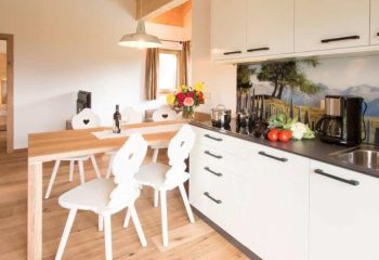 leierhof-rodeneck-peintner-holzboden-1