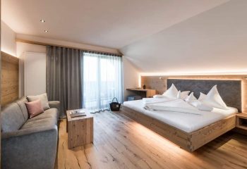 hotel-gasserhof-zimmer-peintnergroup-holzboden