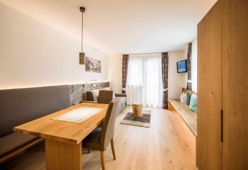 hotel-kranebitt-peintner-holzboden-8