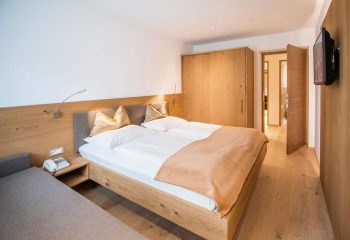 hotel-kranebitt-peintner-holzboden-5