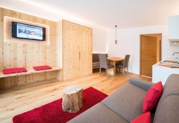 hotel-kranebitt-peintner-holzboden-3