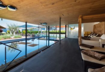 schwimmbad-hotel-sun-peintner-poolfliesen-2