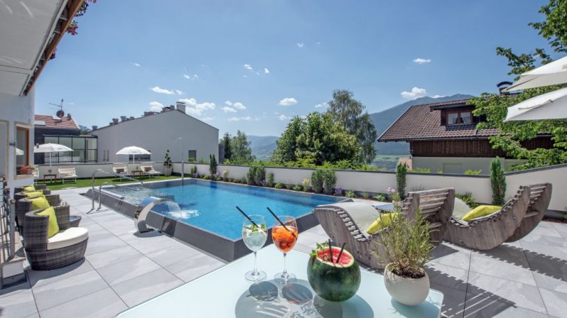 hotel-tyrol-st-andrae-poolfliesen-aussengestaltung