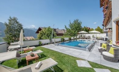 hotel-tyrol-st-andrae-poolfliesen-aussengestaltung-2